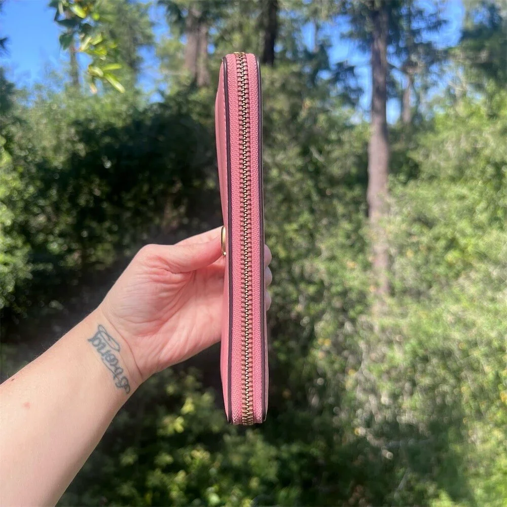 Coach wallet color
